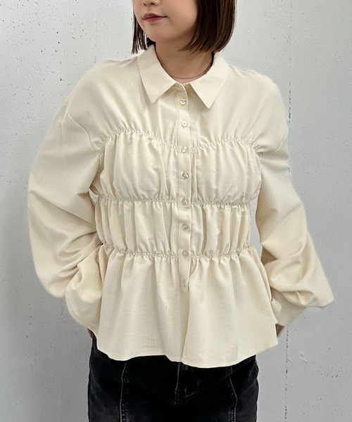 archives(アルシーヴ)の「シャーリングペプラムシャツ(シャツ/ブラウス・レディース・ブルー/アイボリー/ブラック・MEDIUM)」の2枚目の写真