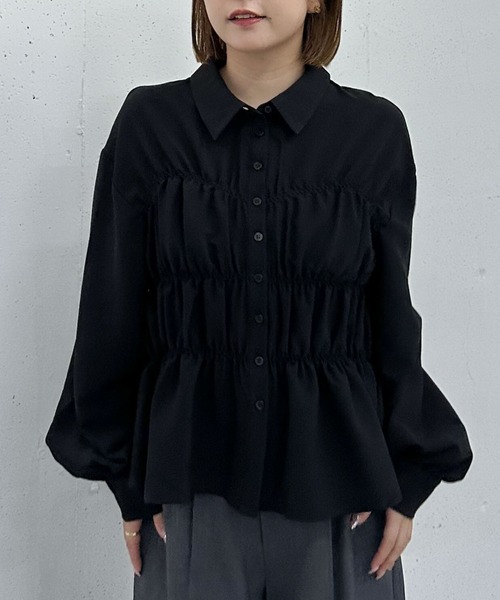 archives(アルシーヴ)の「シャーリングペプラムシャツ(シャツ/ブラウス・レディース・ブルー/アイボリー/ブラック・MEDIUM)」の4枚目の写真