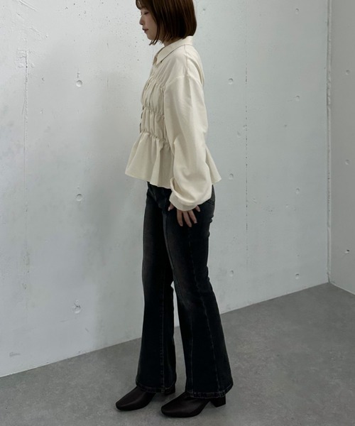 archives(アルシーヴ)の「シャーリングペプラムシャツ(シャツ/ブラウス・レディース・ブルー/アイボリー/ブラック・MEDIUM)」の19枚目の写真