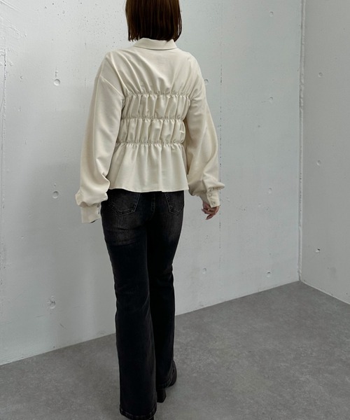 archives(アルシーヴ)の「シャーリングペプラムシャツ(シャツ/ブラウス・レディース・ブルー/アイボリー/ブラック・MEDIUM)」の18枚目の写真