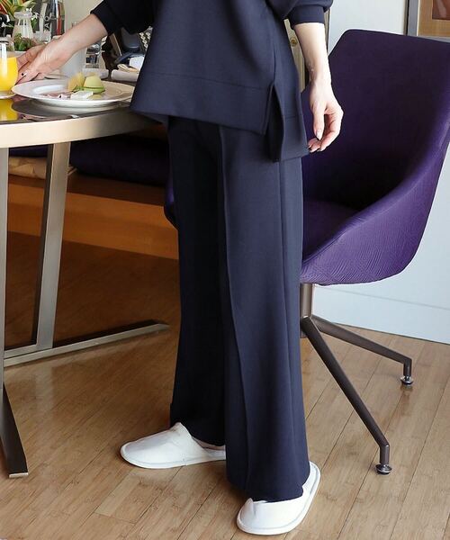 KOBE LETTUCE（コウベレタス）の「[ Yuumiさんコラボ ] ダンボールフレアスウェットパンツ（スウェットパンツ・レディース・オフホワイト/グレイッシュベージュ/ブラック/ネイビー・M-Short/M-Long）」の4枚目の写真