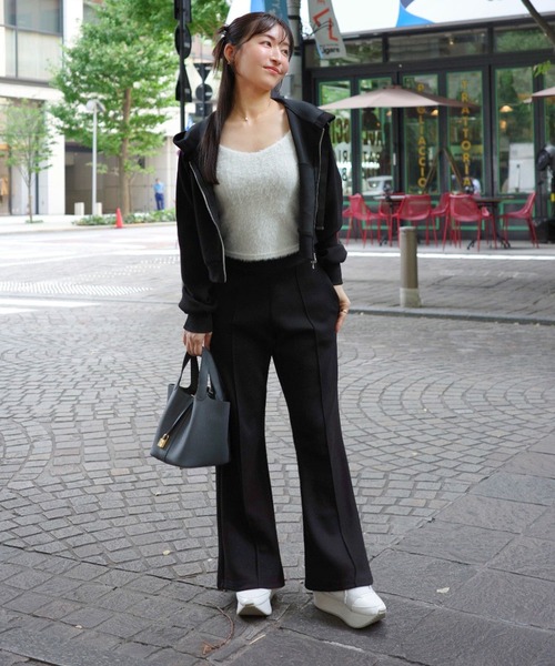 KOBE LETTUCE（コウベレタス）の「[ Yuumiさんコラボ ] ダンボールフレアスウェットパンツ（スウェットパンツ・レディース・オフホワイト/グレイッシュベージュ/ブラック/ネイビー・M-Short/M-Long）」の7枚目の写真