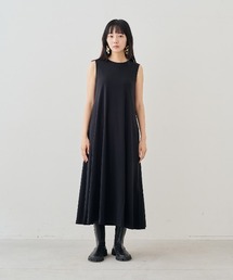 ＭＥＤＥ１９Ｆ　テントラインカットソーワンピース〈ブラック〉