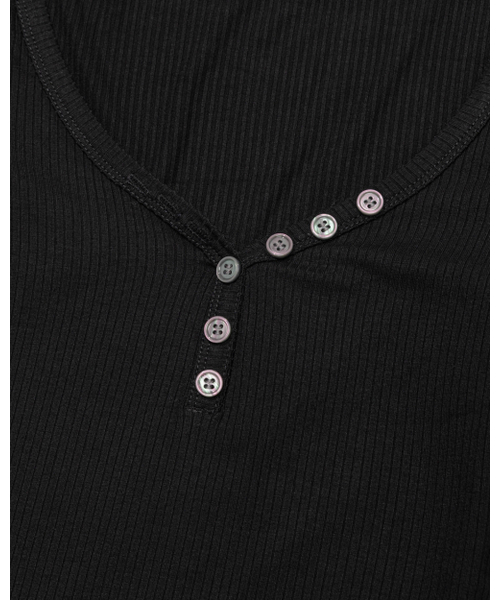 MOAA(モア)の「Button Line Rib Top (BLACK)(Tシャツ/カットソー・レディース・その他・SMALL/MEDIUM)」の4枚目の写真
