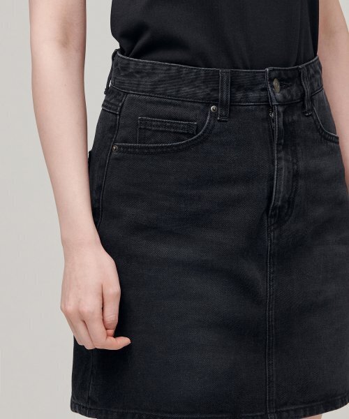 MUSINSA STANDARD WOMAN(ムシンサスタンダードウーマン)の「レディースデニムミニスカート【ウォッシュドブラック】(スカート・レディース・その他・SMALL/MEDIUM/LARGE/X-SMALL)」の4枚目の写真