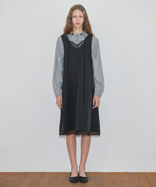 SINOON（シヌーン）の「Shirring Hoodie Windbreaker (Black)（ナイロンジャケット・レディース・ブラック・FREE）」の4枚目の写真