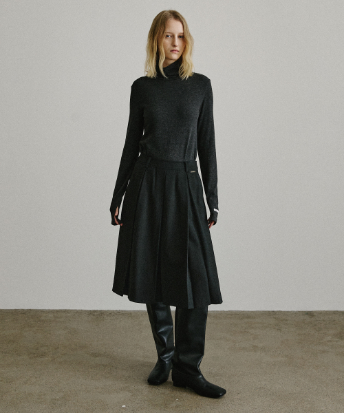 ARTID(アルティーダ)の「ウールリバースプリーツミディスカート_BLACK(スカート・レディース・ブラック・SMALL/MEDIUM)」の3枚目の写真