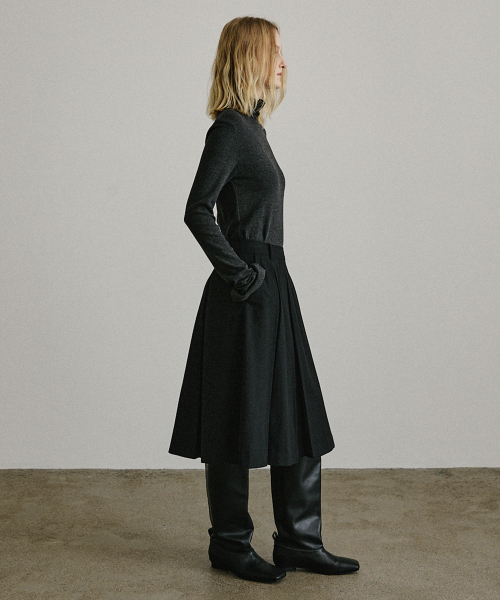 ARTID(アルティーダ)の「ウールリバースプリーツミディスカート_BLACK(スカート・レディース・ブラック・SMALL/MEDIUM)」の4枚目の写真