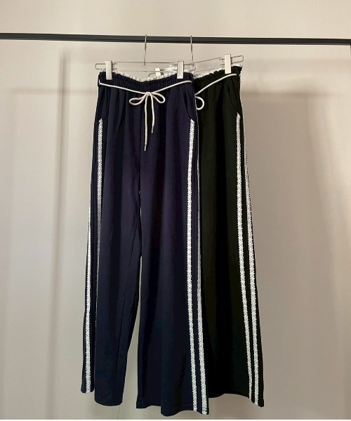 AMAIL(アマイル)の「Line Sweat Pants(スウェットパンツ・レディース・ブラック/ネイビー・FREE)」の13枚目の写真