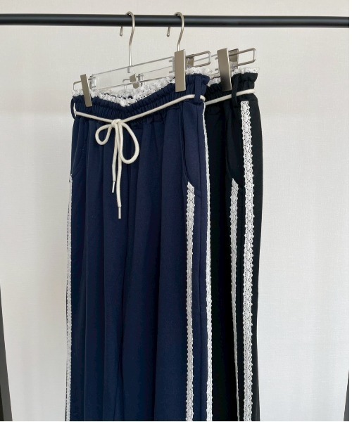 AMAIL(アマイル)の「Line Sweat Pants(スウェットパンツ・レディース・ブラック/ネイビー・FREE)」の12枚目の写真