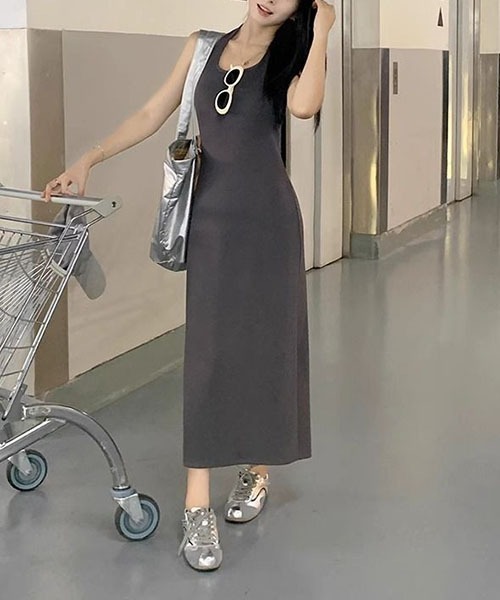 gossip！ロサンゼルス（ゴシップロサンゼルス）の「ワンピース×プルオーバーセット（ワンピース・レディース・ブラック/チャコールグレー・FREE）」の11枚目の写真