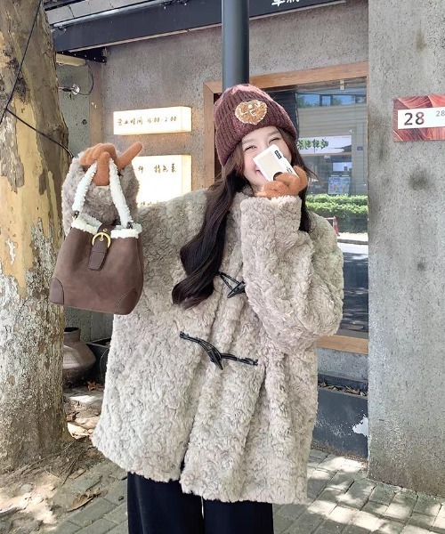 FAVORITO(ファヴォリート)の「ボアコート(ブルゾン・レディース・グレー・M/L/XL)」の11枚目の写真