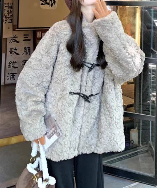 FAVORITO(ファヴォリート)の「ボアコート(ブルゾン・レディース・グレー・M/L/XL)」の3枚目の写真