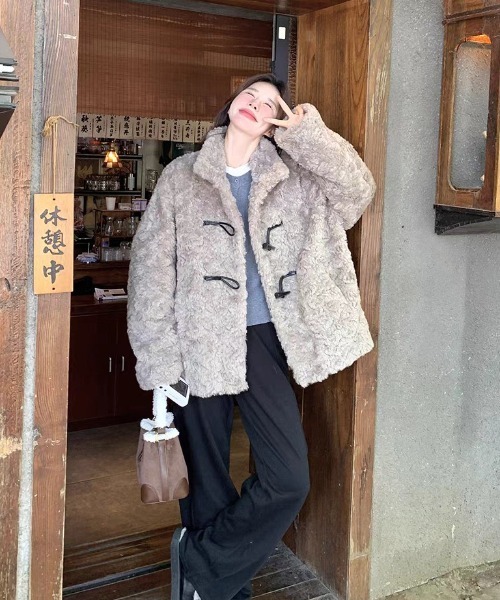FAVORITO(ファヴォリート)の「ボアコート(ブルゾン・レディース・グレー・M/L/XL)」の20枚目の写真