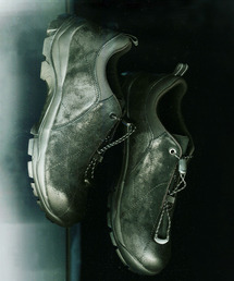 YASE（ヤセ）の「フォレストワックスウォッシングハイキングシューズブラック（スニーカー）」