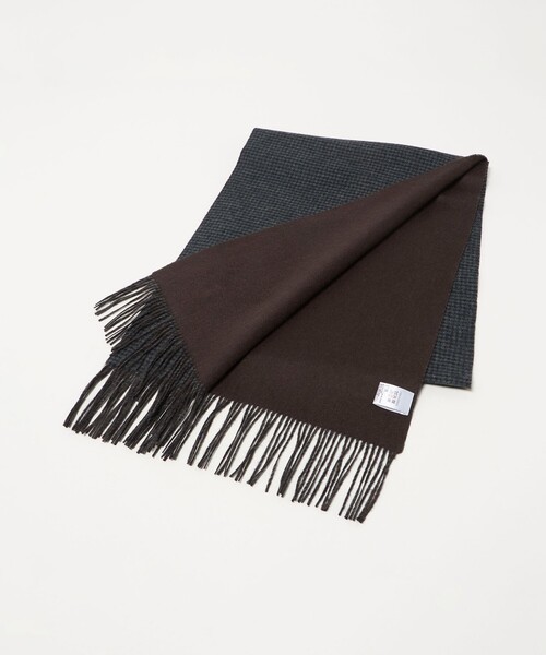 UNITED ARROWS（ユナイテッドアローズ）の「カシミヤ リバーシブル ハウンドトゥース マフラー（マフラー・メンズ・ブラック/ネイビー・FREE）」の2枚目の写真