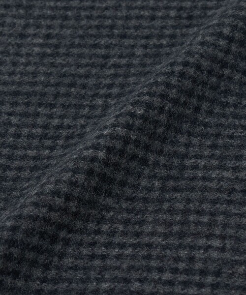 UNITED ARROWS（ユナイテッドアローズ）の「カシミヤ リバーシブル ハウンドトゥース マフラー（マフラー・メンズ・ブラック/ネイビー・FREE）」の10枚目の写真