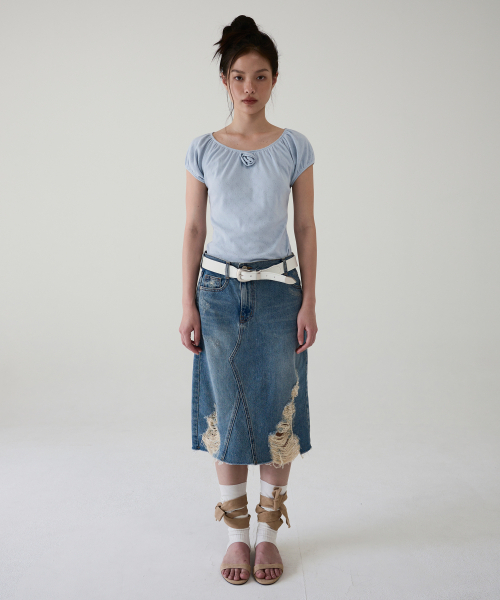 AOPT（アオプト）の「TWO-WAY ROSE SHIRRING TOP - SKY BLUE（Tシャツ/カットソー・レディース・その他・SMALL/MEDIUM）」の3枚目の写真
