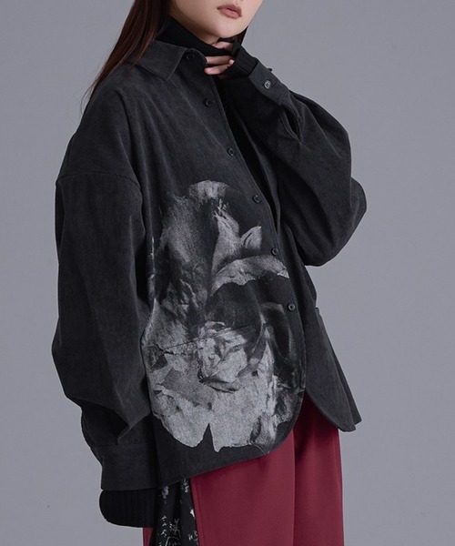 Ellno Loset(エルノロゼット)の「フラワープリントコーデュロイシャツ(シャツ/ブラウス・メンズ・グレー系/チャコール・MEDIUM/SMALL/LARGE)」の1枚目の写真