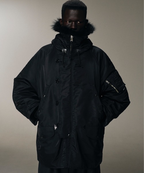 COOTIE PRODUCTIONS(クーティープロダクションズ)の「Error Fit Type N-3B Flight Jacket(ミリタリージャケット・メンズ・ブラック系その他/ブラック×ブラック・SMALL/LARGE/MEDIUM)」の4枚目の写真