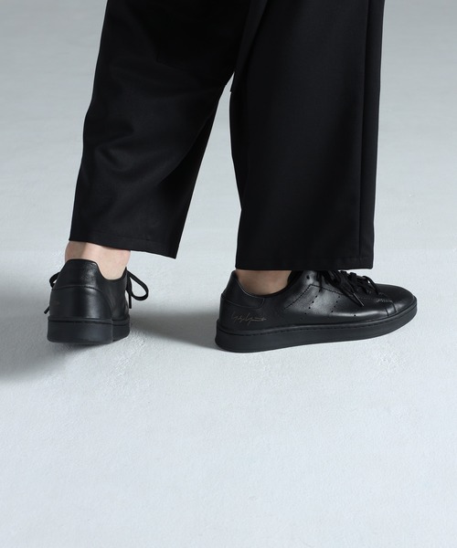 Y-3（ワイスリー）の「Y-3 STAN SMITH（スニーカー・メンズ・ブラック系・24.5cm/25.5cm/26.5cm/27.5cm/28.5cm/26.0cm/27.0cm/28.0cm/23.5cm/23.0cm/24.0cm/29.0cm/29.5cm/22.5cm/25.0cm）」の2枚目の写真