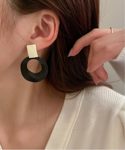 Burner（バーナー）の「【Sonu jewelry（ソヌジュエリー）】スクエア×サークルピアス son-pierce-24-3【RBTS】（ピアス（両耳用）・レディース・ブラック・FREE）」の2枚目の写真