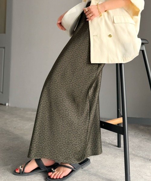 Classical Evon（クラシカルエヴォン）の「【Classical Evon】細見えシルエット◎さらさらで快適。上品な光沢。サテン生地 ウエストギャザーナローロングスカート ドット柄 レオパード柄（スカート・レディース・ブラウン系/ブラック/アイボリー系/グレー系・X-LARGE/SMALL/MEDIUM/LARGE）」の8枚目の写真