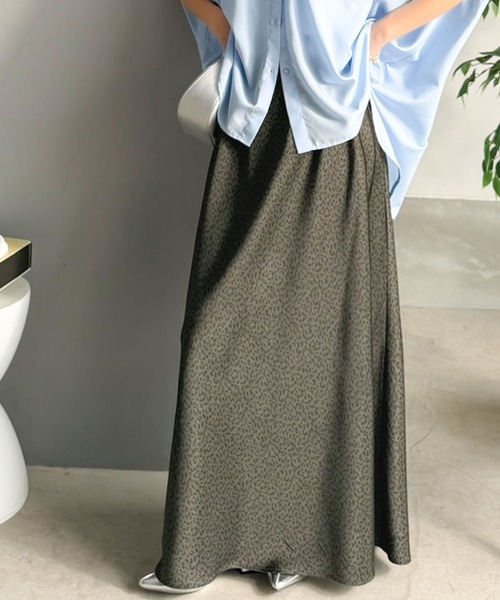 Classical Evon（クラシカルエヴォン）の「【Classical Evon】細見えシルエット◎さらさらで快適。上品な光沢。サテン生地 ウエストギャザーナローロングスカート ドット柄 レオパード柄（スカート・レディース・ブラウン系/ブラック/アイボリー系/グレー系・X-LARGE/SMALL/MEDIUM/LARGE）」の11枚目の写真