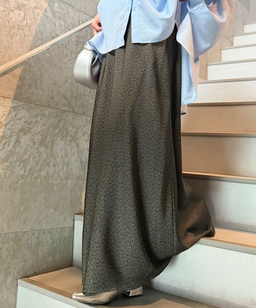 Classical Evon（クラシカルエヴォン）の「【Classical Evon】細見えシルエット◎さらさらで快適。上品な光沢。サテン生地 ウエストギャザーナローロングスカート ドット柄 レオパード柄（スカート・レディース・ブラウン系/ブラック/アイボリー系/グレー系・X-LARGE/SMALL/MEDIUM/LARGE）」の12枚目の写真