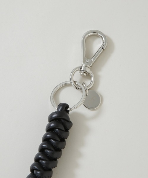 ITTI（イッチ）の「ITTI/CRISTYNAKEKNOT CHARM / STCOW（キーホルダー・レディース・ブラック・FREE）」の3枚目の写真