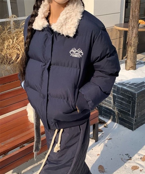 HALEY PESCA(ヘーリーペスカ)の「HALEY PESCA/襟元ボア バイカラー中綿ジャケット(ダウンジャケット/コート・レディース・ネイビー/ブラウン・SMALL/MEDIUM)」の2枚目の写真