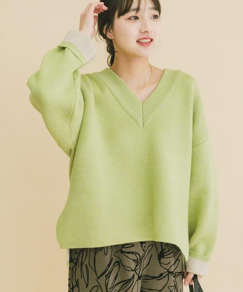 ITEMS URBANRESEARCH（アイテムズ アーバンリサーチ）の「ダブルフェイスVネックニット（ニット/セーター・レディース・グレー/アイボリー/グリーン系その他/ネイビー・FREE）」の3枚目の写真