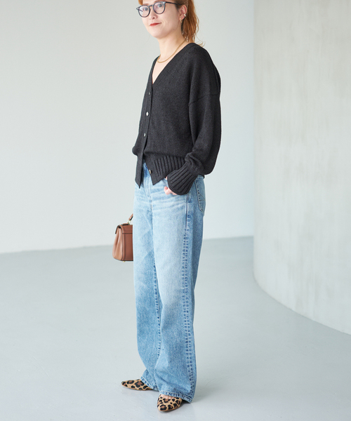 Spick & Span(スピックアンドスパン)の「レーヨンペーパーヤーンVネックカーディガン(カーディガン/ボレロ・レディース・ブラック/グリーン/ベージュ・FREE)」の4枚目の写真