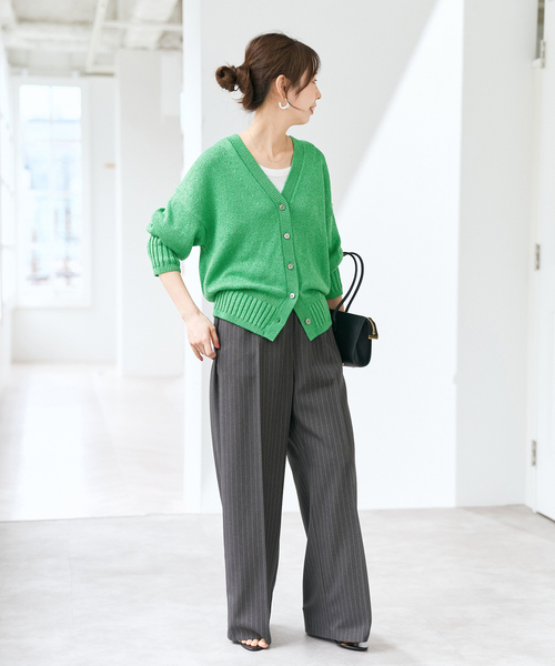 Spick & Span(スピックアンドスパン)の「レーヨンペーパーヤーンVネックカーディガン(カーディガン/ボレロ・レディース・ブラック/グリーン/ベージュ・FREE)」の7枚目の写真