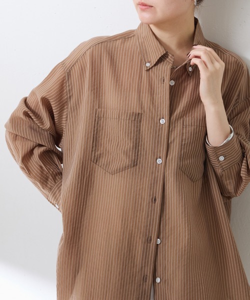 COLLAGE GALLARDAGALANTE（コラージュガリャルダガランテ）の「バックスリムシアストシャツ（シャツ/ブラウス・レディース・ブラウン/ライトグレー・FREE）」の2枚目の写真