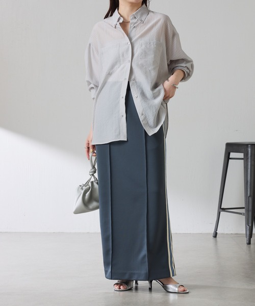 COLLAGE GALLARDAGALANTE（コラージュガリャルダガランテ）の「バックスリムシアストシャツ（シャツ/ブラウス・レディース・ブラウン/ライトグレー・FREE）」の3枚目の写真