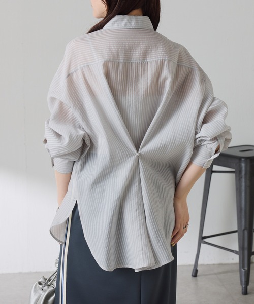 COLLAGE GALLARDAGALANTE（コラージュガリャルダガランテ）の「バックスリムシアストシャツ（シャツ/ブラウス・レディース・ブラウン/ライトグレー・FREE）」の6枚目の写真