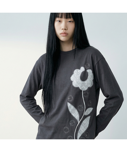 GRAVER（グレーバー）の「[ユニセックス]レースフラワーロングスリーブTシャツ_3カラー（Tシャツ/カットソー・レディース・ホワイト/チャコールグレー/ブラック・MEDIUM/LARGE）」の3枚目の写真