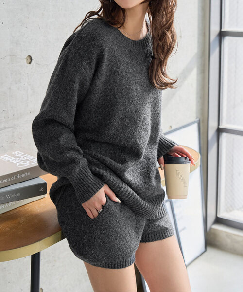 KOBE LETTUCE(コウベレタス)の「クルーネックニット×ショートパンツ2点セット(ニット/セーター・レディース・チャコール/ブラック/グレー/アイボリー・M)」の4枚目の写真