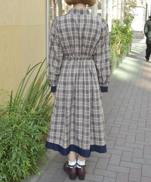 axes femme(アクシーズファム)の「チェック切替シャツワンピース(ワンピース・レディース・ブラック/ベージュ/ピンク・MEDIUM)」の6枚目の写真