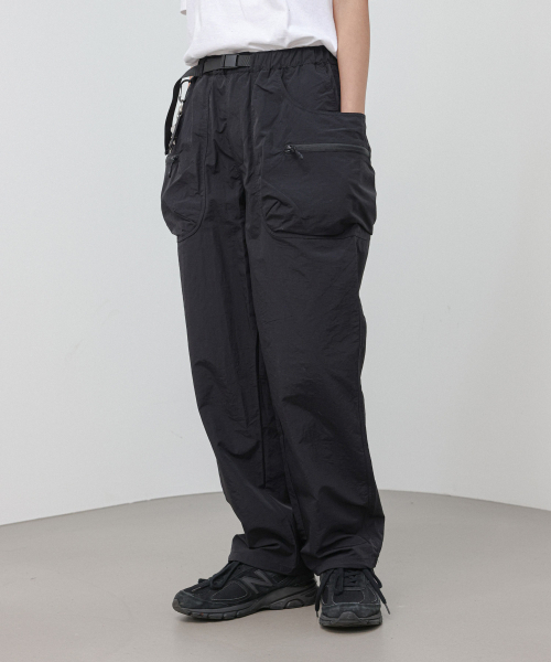 MODERMENT（モダーメント）の「[ナイロン] ベルト付きテックカーゴストリングパンツ [ブラック]（スウェットパンツ・レディース・その他・LARGE/MEDIUM/X-LARGE）」の2枚目の写真