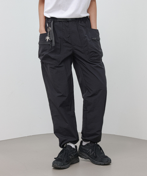 MODERMENT（モダーメント）の「[ナイロン] ベルト付きテックカーゴストリングパンツ [ブラック]（スウェットパンツ・レディース・その他・LARGE/MEDIUM/X-LARGE）」の4枚目の写真