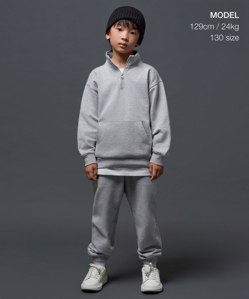 MUSINSA STANDARD KIDS（ムシンサスタンダードキッズ）の「オーバーサイズハーフジップスウェットシャツ＆ベーシックスウェットパンツセット [ミディアムグレー]（セットアップ・レディース・その他・110/120/130/140/100/150）」の2枚目の写真