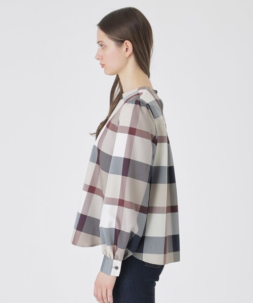 BLUE LABEL CRESTBRIDGE（ブルーレーベルクレストブリッジ）の「【一部店舗限定】クレストブリッジチェックライトクロッシングツイルブラウス（シャツ/ブラウス・レディース・ベージュ系その他/グレー系その他2・40/38/36）」の12枚目の写真
