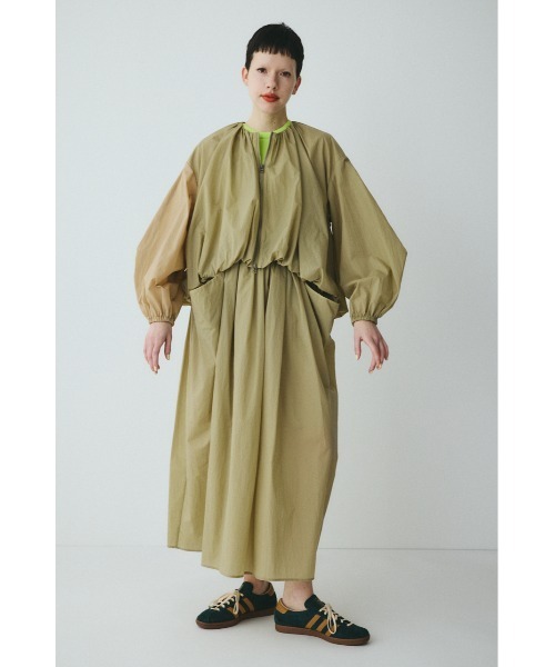 HeRIN.CYE（ヘリンドットサイ）の「Balloon hem nylon blouson　　バルーンヘムナイロンブルゾン（ブルゾン・レディース・カーキ/ブラック/ライトグレー・FREE）」の11枚目の写真