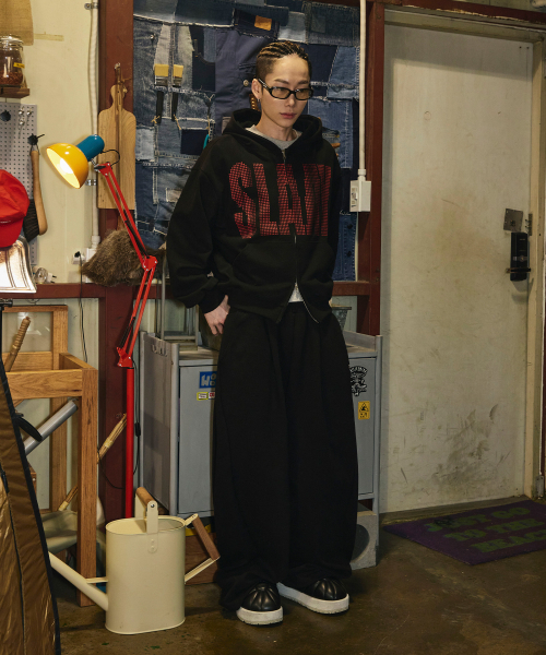 SCALLYWAG（スカリーワグ）の「スモールロゴマルチタックカーブドスウェットパンツ[ブラック]（スウェットパンツ・レディース・その他・MEDIUM/LARGE）」の4枚目の写真