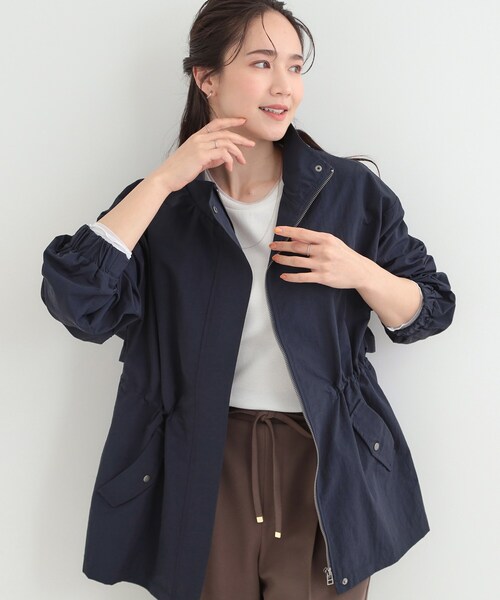 SHOO・LA・RUE（シューラルー）の「【防花粉/S-LL】女性らしさあふれる 軽やかスタンドブルゾン（ブルゾン・レディース・ベージュ/ネイビー/オフホワイト・01/02/03/04）」の3枚目の写真