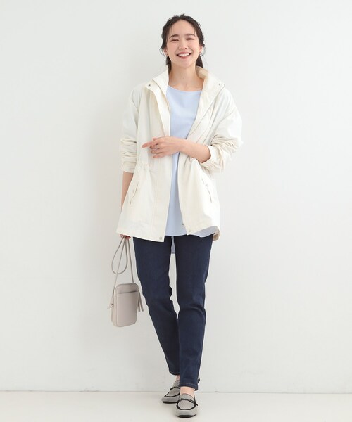 SHOO・LA・RUE（シューラルー）の「【防花粉/S-LL】女性らしさあふれる 軽やかスタンドブルゾン（ブルゾン・レディース・ベージュ/ネイビー/オフホワイト・01/02/03/04）」の6枚目の写真