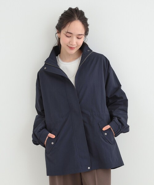 SHOO・LA・RUE（シューラルー）の「【防花粉/S-LL】女性らしさあふれる 軽やかスタンドブルゾン（ブルゾン・レディース・ベージュ/ネイビー/オフホワイト・01/02/03/04）」の8枚目の写真