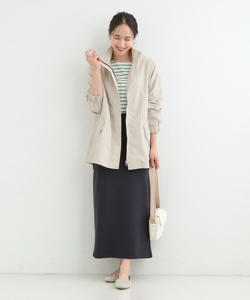 SHOO・LA・RUE（シューラルー）の「【防花粉/S-LL】女性らしさあふれる 軽やかスタンドブルゾン（ブルゾン・レディース・ベージュ/ネイビー/オフホワイト・01/02/03/04）」の14枚目の写真